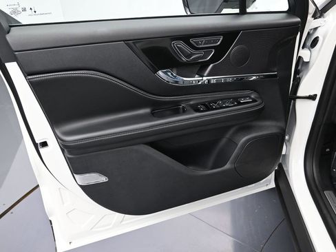 New 2026 Lincoln Corsair Premiere image 10