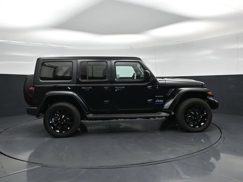 Used 2023 Jeep Wrangler Unlimited Sahara AWD/4WD image 19