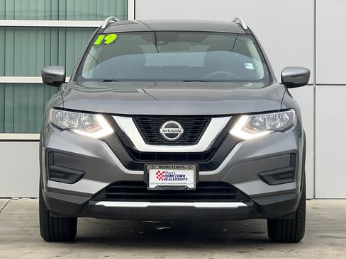 Used 2019 Nissan Rogue SV image 6