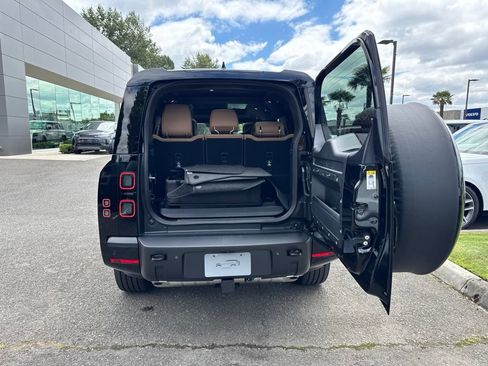 New 2026 Land Rover Defender 130 X-Dynamic SE AWD/4WD image 16