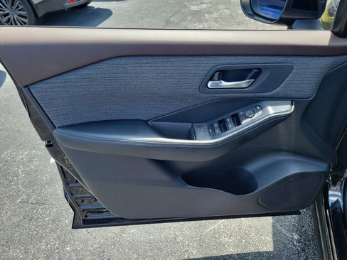 Certified 2023 Nissan Rogue SV FWD image 10