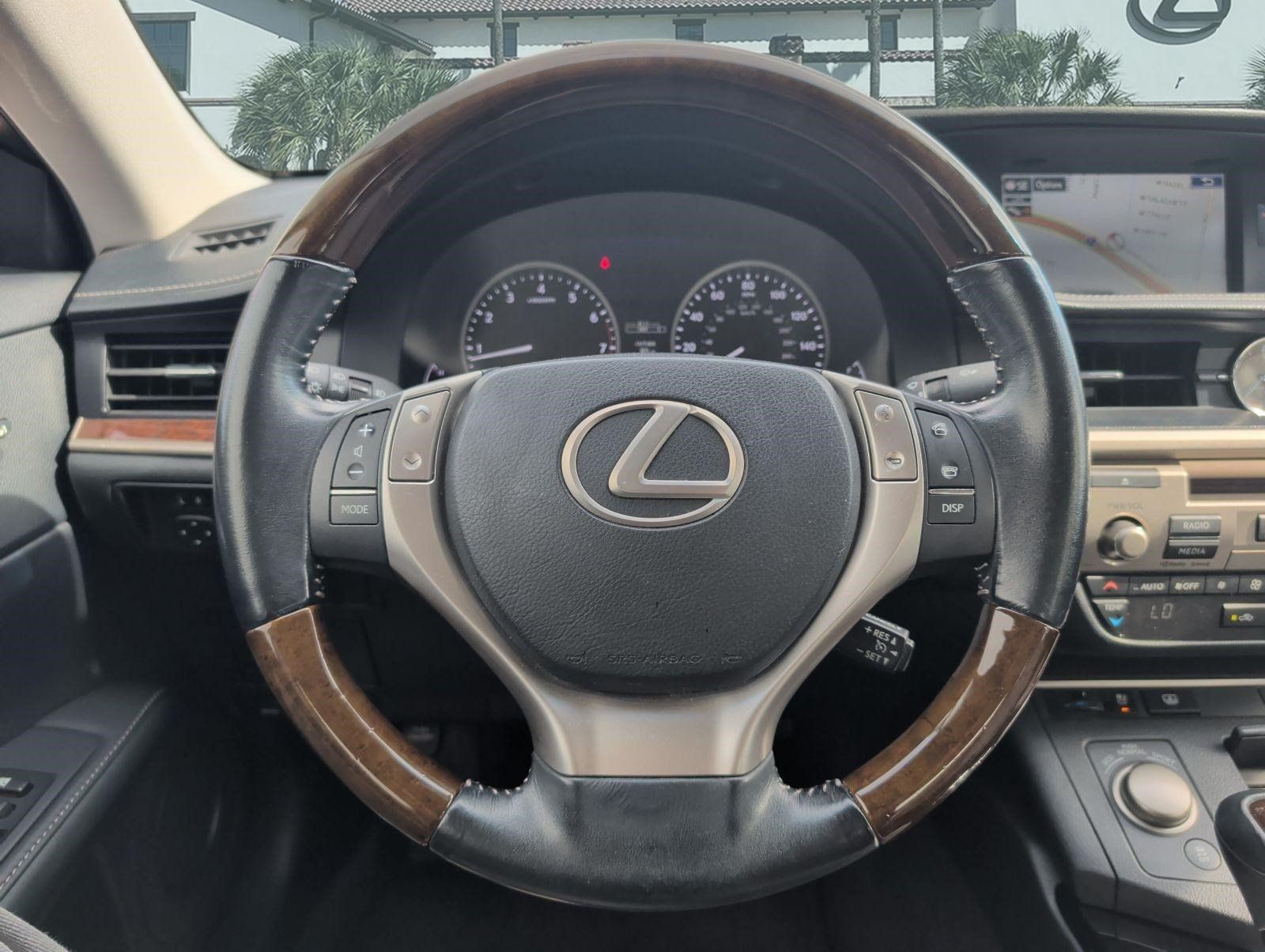 Used 2015 Lexus ES 350 w/ Luxury Package FWD image 13