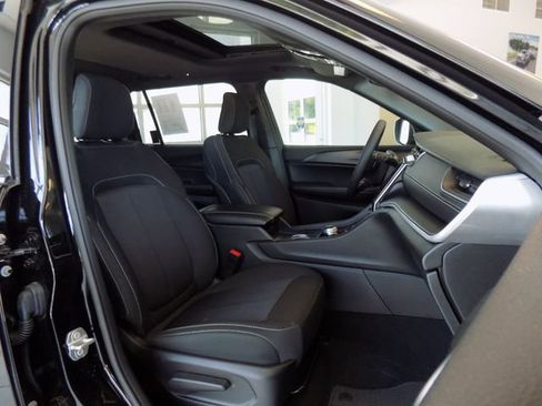 Used 2025 Jeep Grand Cherokee L Laredo RWD image 28