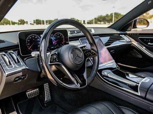 Used 2023 Mercedes-Benz S 580 4MATIC Sedan w/ AMG Line image 3