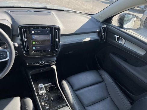 Used 2025 Volvo XC40 B5 Plus image 15