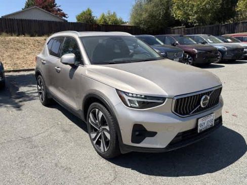 Used 2023 Volvo XC40 B5 Plus w/ Driver Assist Package AWD/4WD image 7