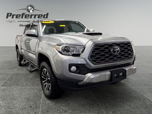 Used 2020 Toyota Tacoma TRD Sport w/ Technology Package image 1
