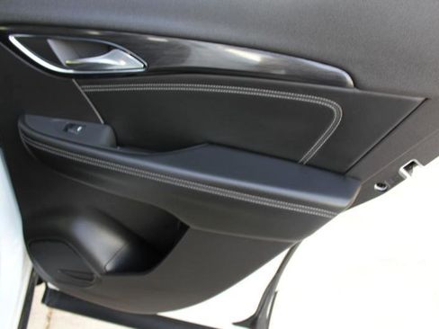 Used 2023 Buick Envision Essence FWD image 17