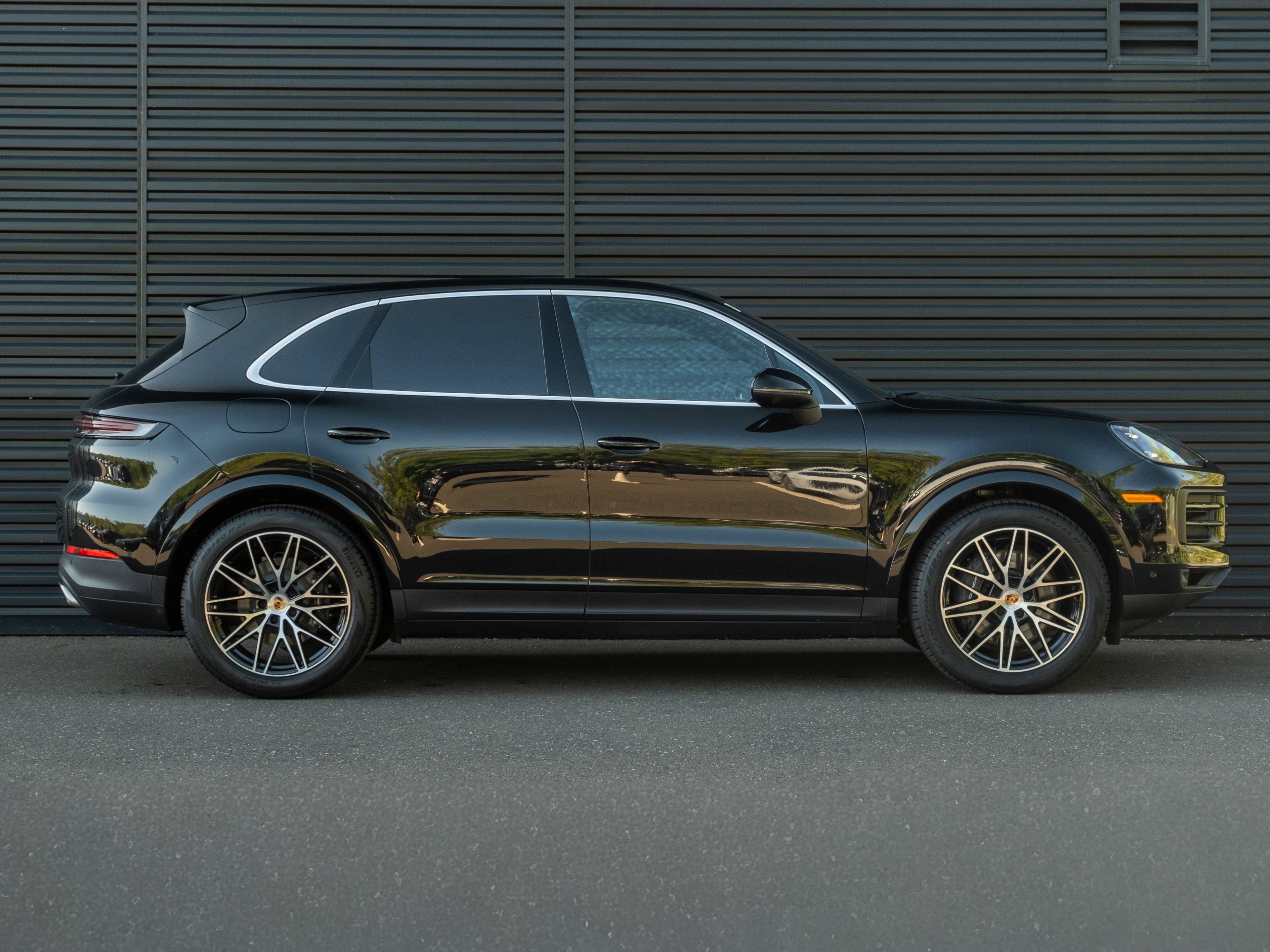 Certified 2025 Porsche Cayenne AWD/4WD image 9