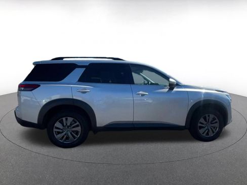 Used 2025 Nissan Pathfinder SV AWD/4WD image 16