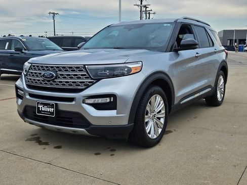 Used 2022 Ford Explorer Limited w/ Equipment Group 301A RWD image 2