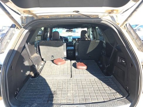 Used 2020 Ford Explorer Platinum w/ Premium Technology Package image 10