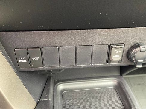 Used 2015 Toyota RAV4 XLE image 79
