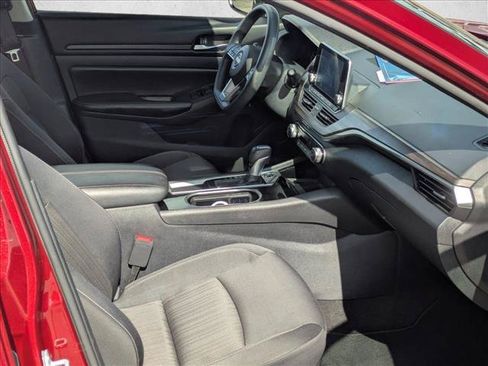 Used 2024 Nissan Altima 2.5 SV FWD image 18