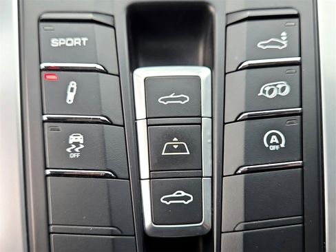 Used 2017 Porsche 911 Carrera S image 15