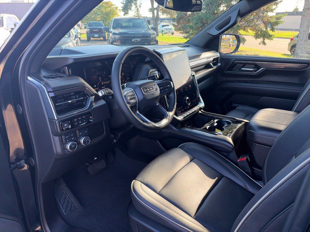 Used 2025 GMC Yukon Elevation w/ LPO, Elevation Black Package AWD/4WD image 10