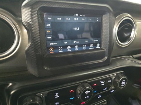 Used 2020 Jeep Gladiator Overland w/ Trailer Tow Package image 22