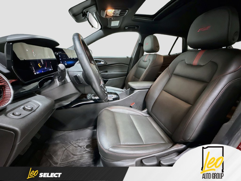 Used 2024 Chevrolet Trax RS w/ Sunroof Package FWD image 23