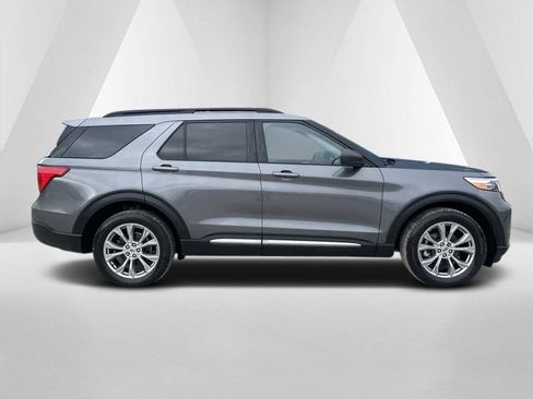 Used 2021 Ford Explorer XLT w/ Equipment Group 202A AWD/4WD image 10