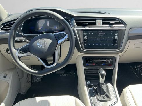 Used 2024 Volkswagen Tiguan SE AWD/4WD image 10
