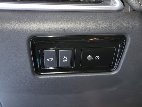 Used 2019 Jaguar F-PACE Prestige image 29