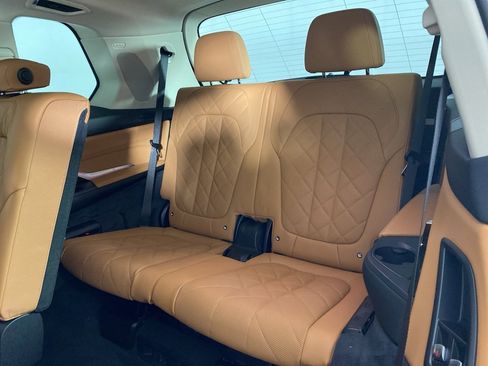 Used 2026 BMW X7 xDrive40i w/ Premium Package image 23