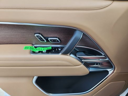 New 2025 Land Rover Range Rover SE image 21