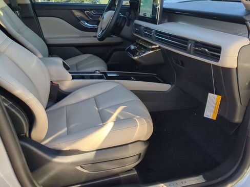 New 2026 Lincoln Corsair Premiere image 23