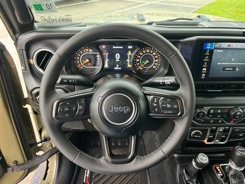 Used 2025 Jeep Gladiator Sport AWD/4WD image 15
