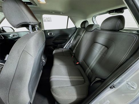 Used 2024 Hyundai Venue SEL image 25