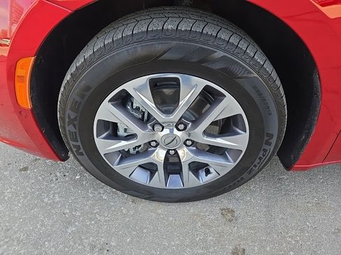 Used 2024 Chrysler Pacifica Pinnacle image 28