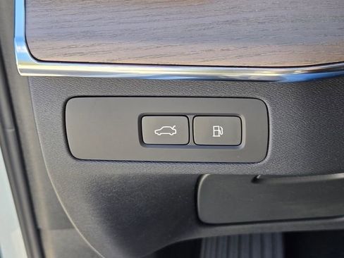 New 2026 Volvo XC90 T8 Plus w/ Protection Package Premier image 23
