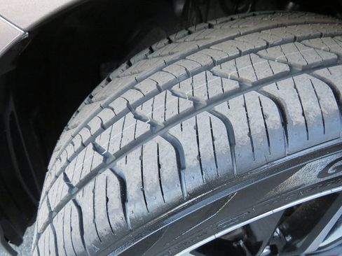 Certified 2021 Toyota Camry SE image 33