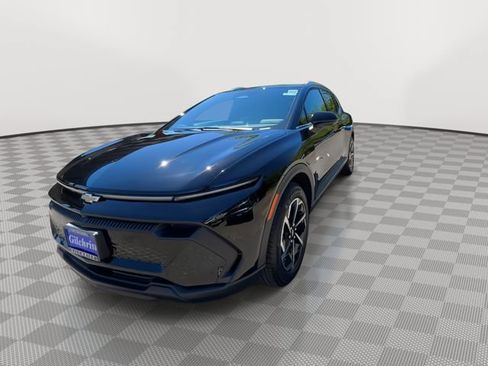 New 2026 Chevrolet Equinox EV LT FWD image 3