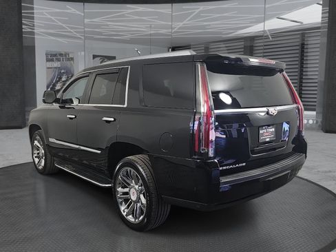 Used 2019 Cadillac Escalade Luxury AWD/4WD image 7