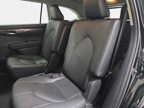 Certified 2025 Toyota Highlander Limited AWD/4WD image 11