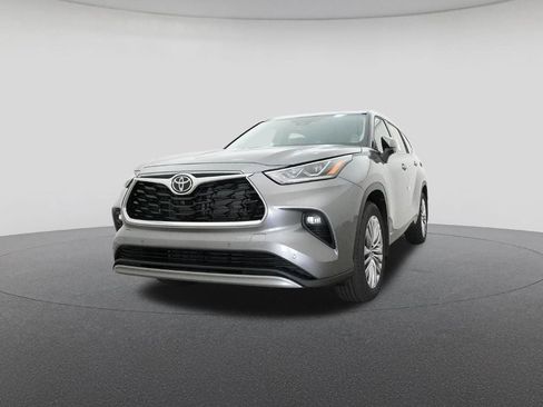 New 2026 Toyota Highlander Platinum image 32