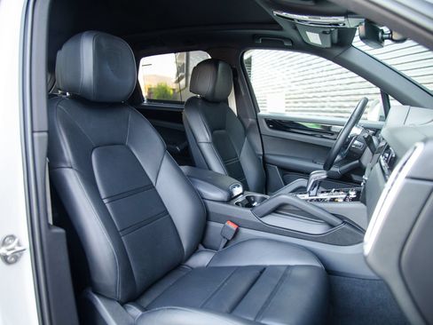 Certified 2023 Porsche Cayenne S Platinum AWD/4WD image 23