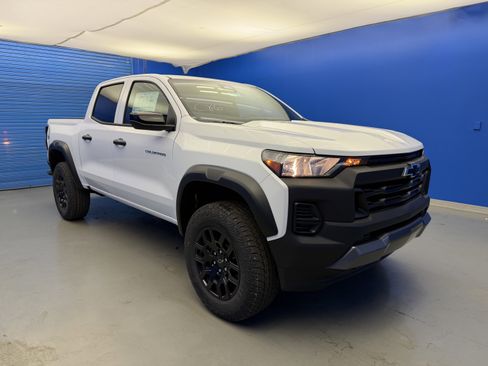 New 2026 Chevrolet Colorado Trail Boss AWD/4WD image 2