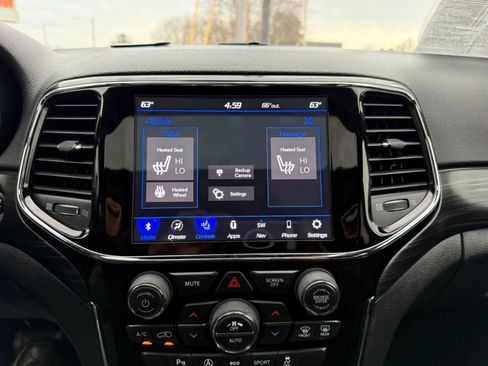 Used 2019 Jeep Grand Cherokee Altitude image 24