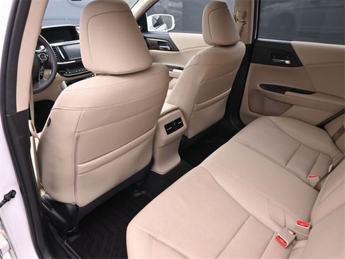 Used 2016 Honda Accord Touring image 14