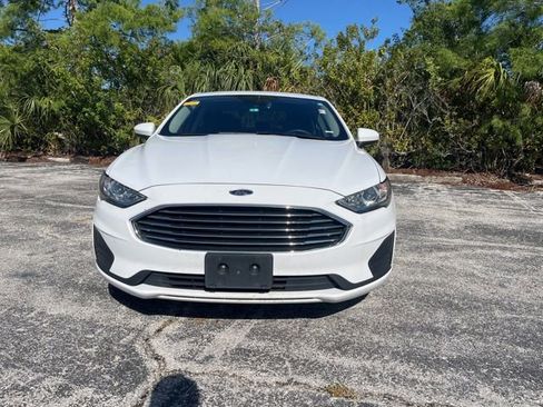 Used 2020 Ford Fusion SE FWD image 2