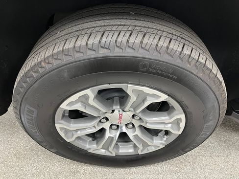 Used 2024 GMC Yukon SLE AWD/4WD image 17