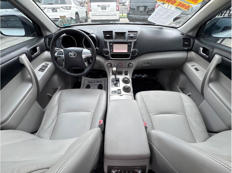 Used 2013 Toyota Highlander SE FWD image 38