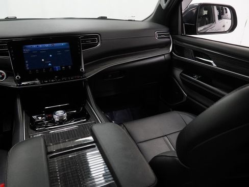 Used 2022 Jeep Wagoneer Series III w/ Flexible Seating Group image 27