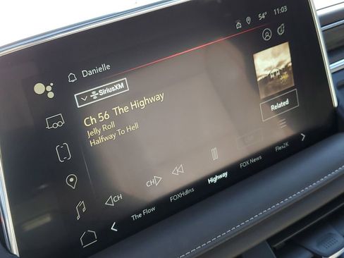 Certified 2024 GMC Yukon SLT w/ SLT Luxury Package image 19