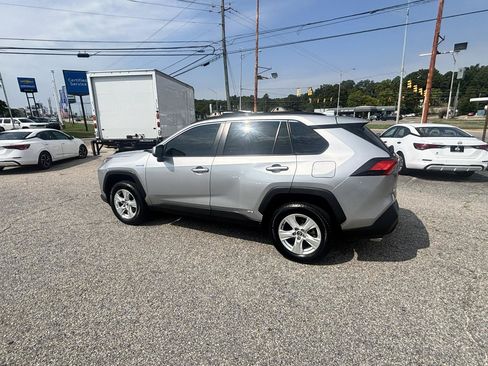 Used 2020 Toyota RAV4 XLE AWD/4WD image 14