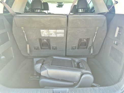 Used 2022 Kia Carnival LX FWD image 34