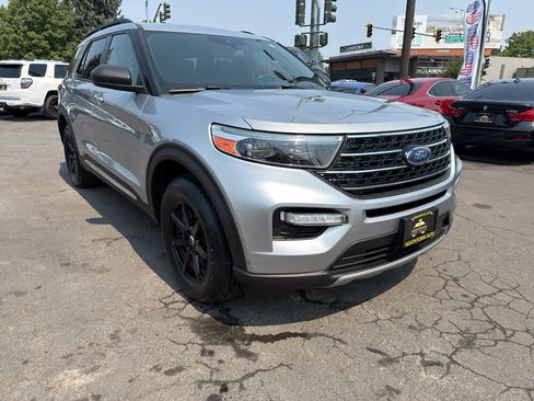 Used 2020 Ford Explorer XLT w/ Equipment Group 202A AWD/4WD image 11