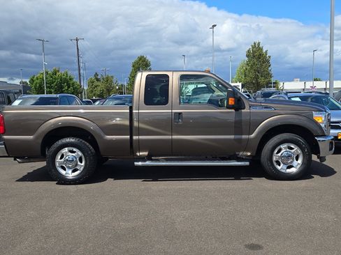 Used 2015 Ford F250 XLT w/ XLT Value Package RWD image 3